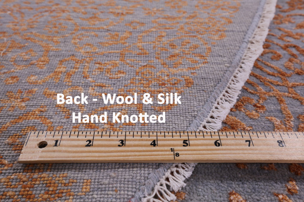 8' Round Hand Knotted Wool and Silk Persian Rug Q6764