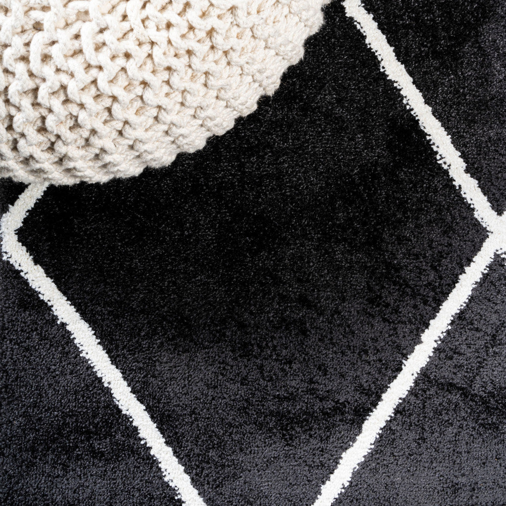 Cole Minimalist Diamond Trellis Black/White 5' Round Area Rug