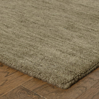 Arista Solid Green Hand-Crafted Area Rug, 5'x8'