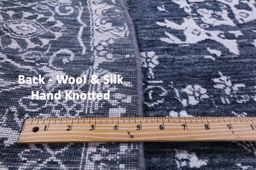 8' Round Persian Wool & Silk Handmade Rug - Q15800