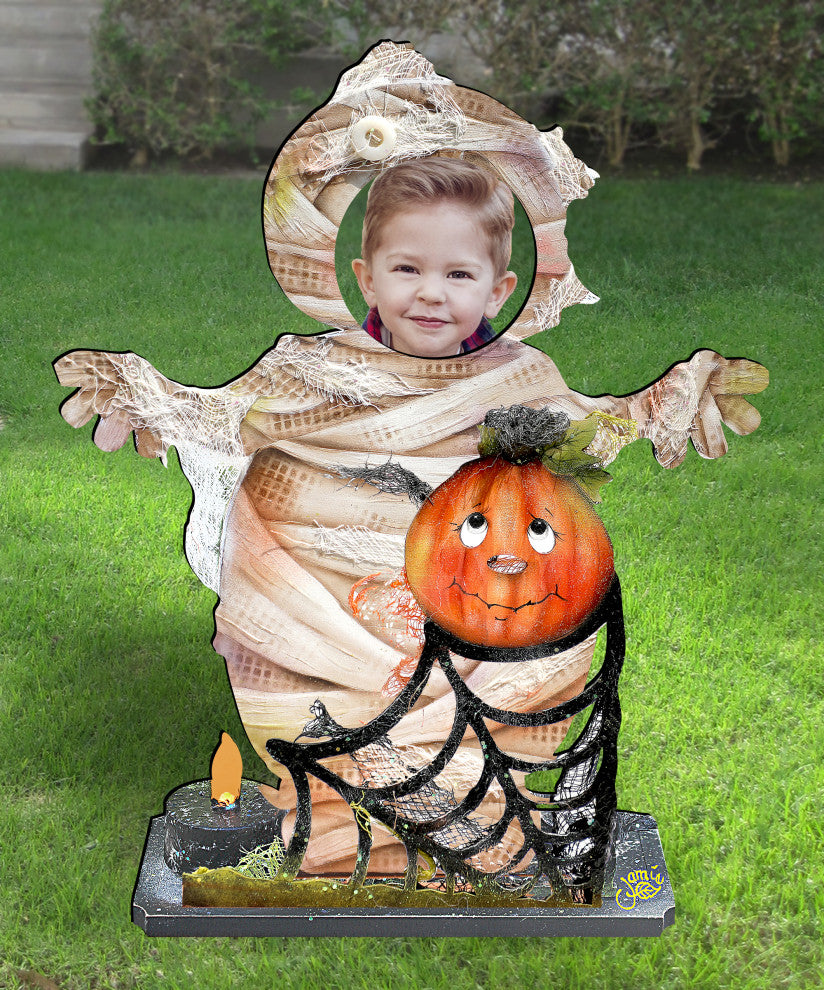 Mummy Outdoor oversized Wooden decoration