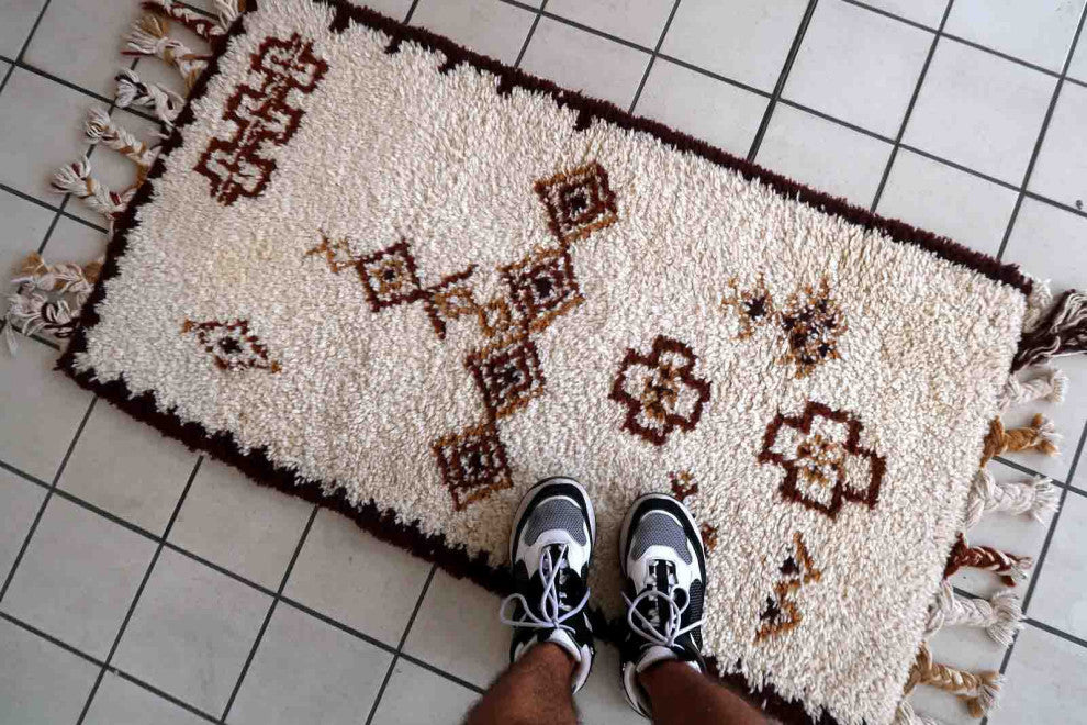 Handmade Vintage Moroccan Berber Rug 2.4'x4.4', 74cmx136cm 1970s