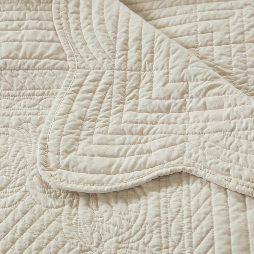 Microfiber Oversized Quilted Throw With Scalloped Edges, MP50-1215