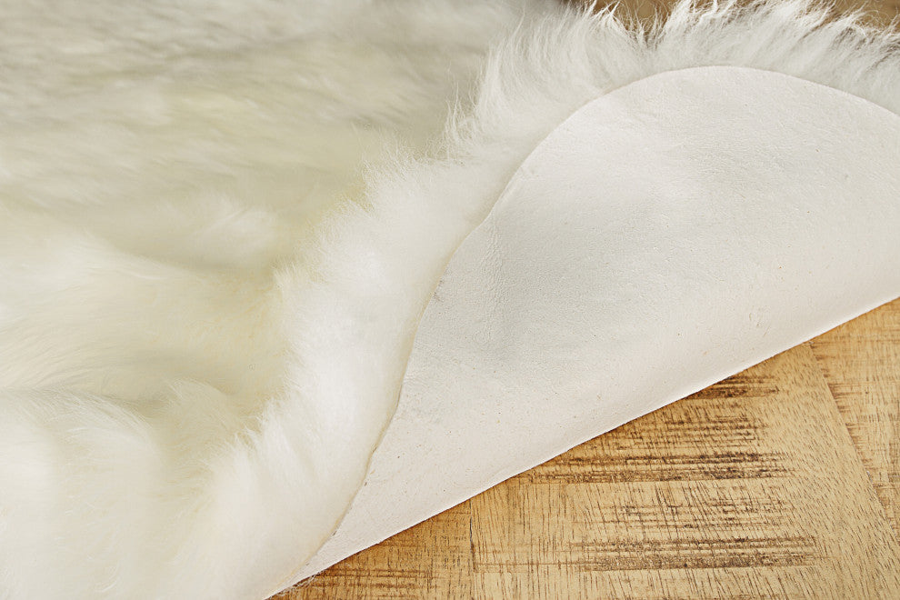 HomeRoots 60" x 60" x 2" Off White Ciruclar Sheepskin Rug