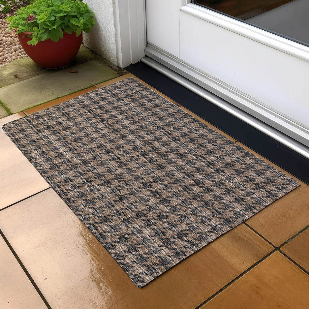 Indoor/Outdoor Hinton HN1 Chocolate Machine Washable 1'8" x 2'6" Rug