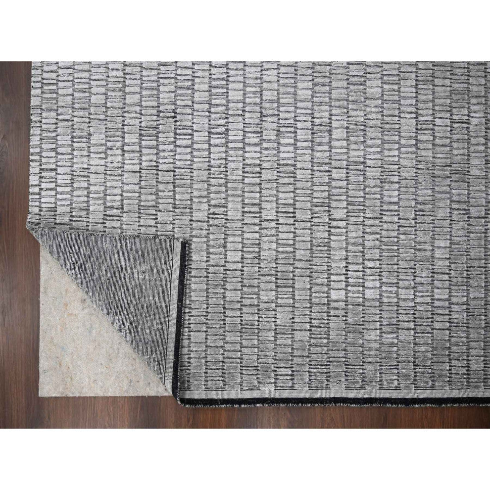 Gray and Black Hand Loomed Wool and Silk Modern Roman Design Rug, 7'10"x10'