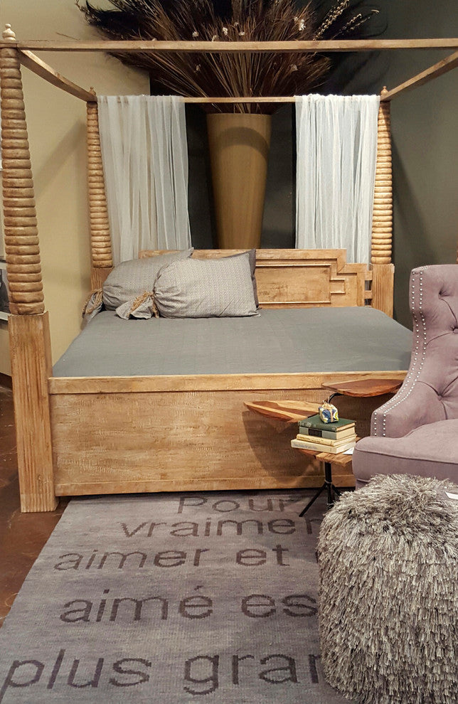 Irvine Queen Bed With Posts