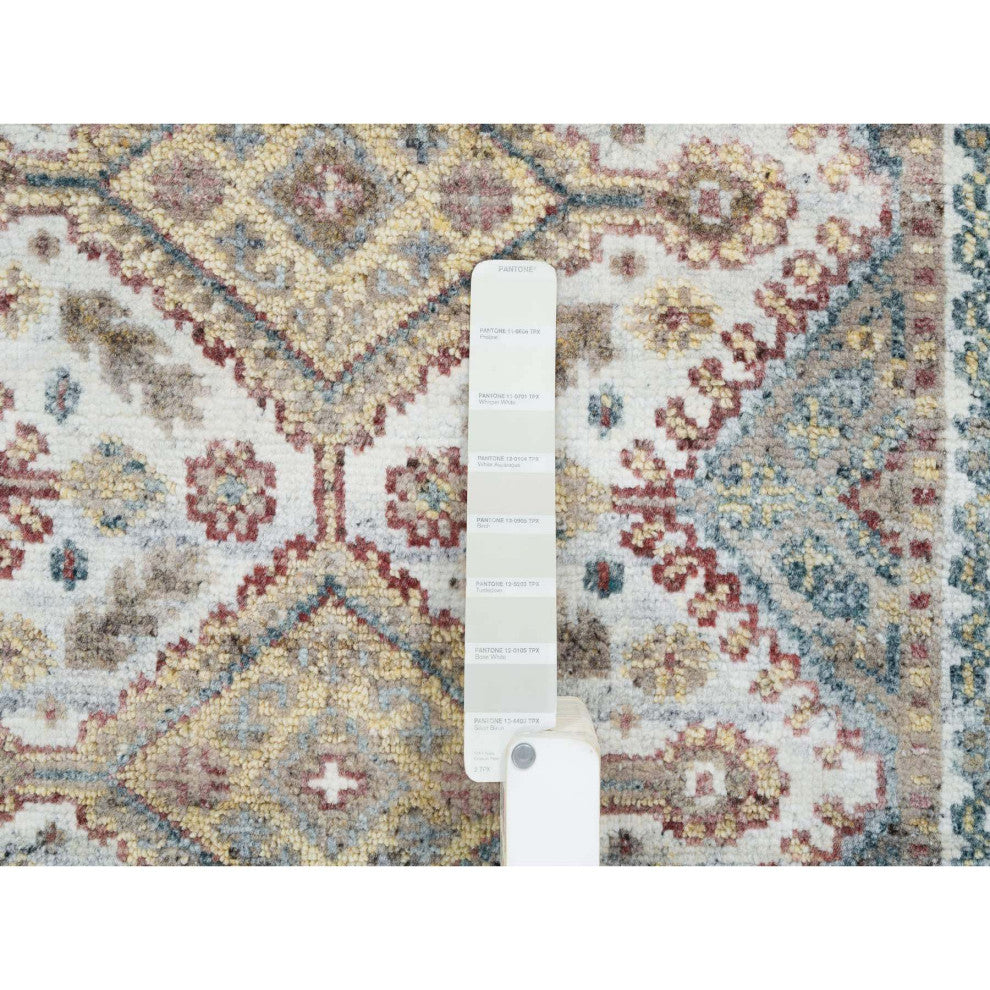 Ivory Shiraz Rosettes Border Hand Knotted Wool Runner Oriental Rug, 2'8"x6'