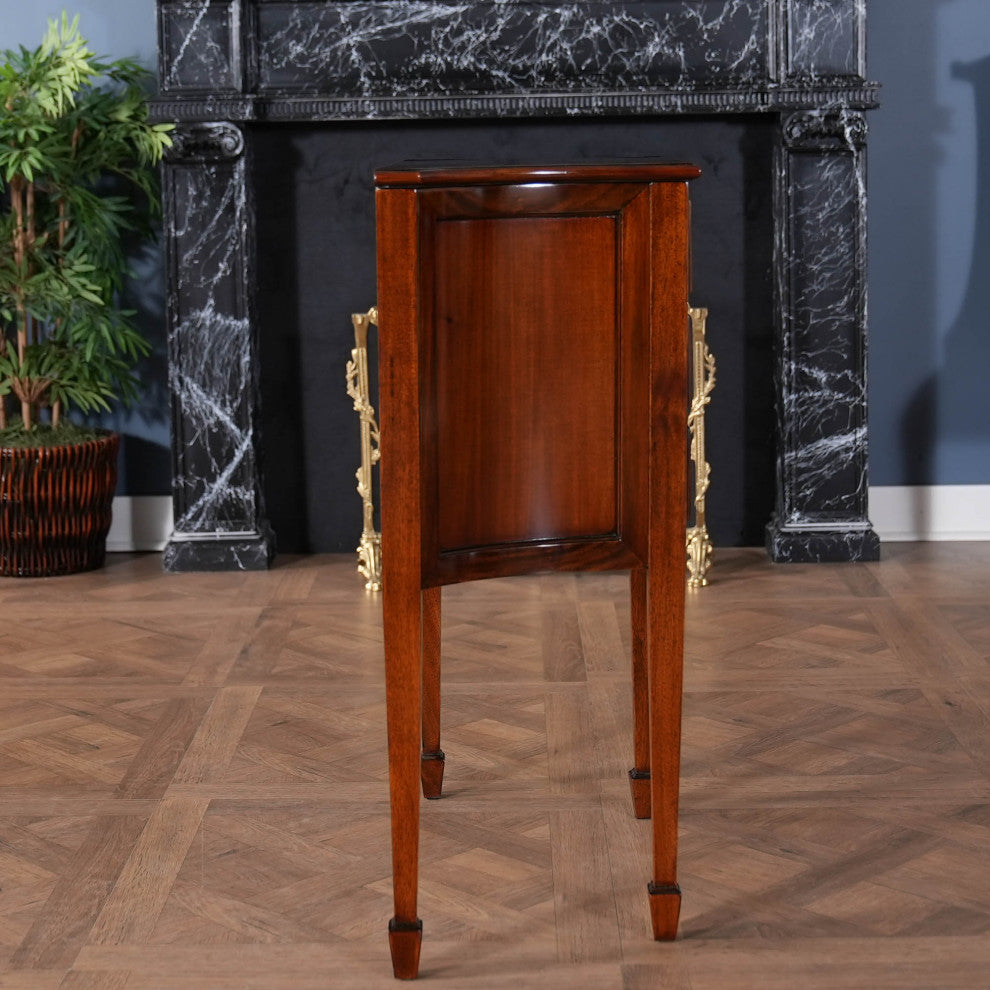 Mahogany Hepplewhite Commode