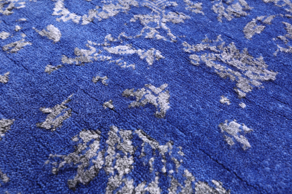 9' 0" X 12' 0" Persian Wool and Silk Hand-Knotted Rug Q11770