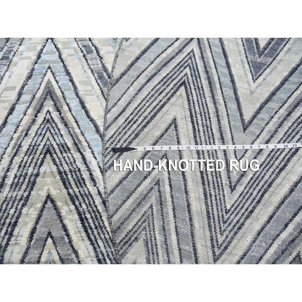 Round Chevron Design Modern Wool and Pure Silk Hand Knotted Rug, 6'0" x 6'0"