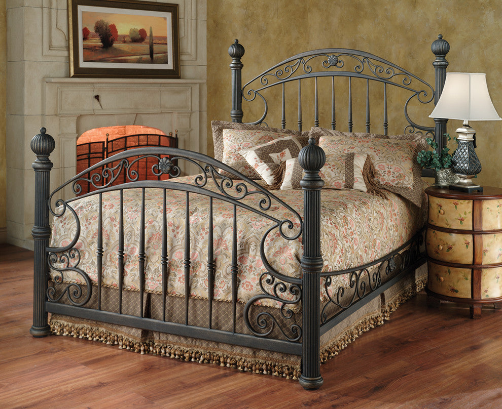 Chesapeake King Bed Set With Rails