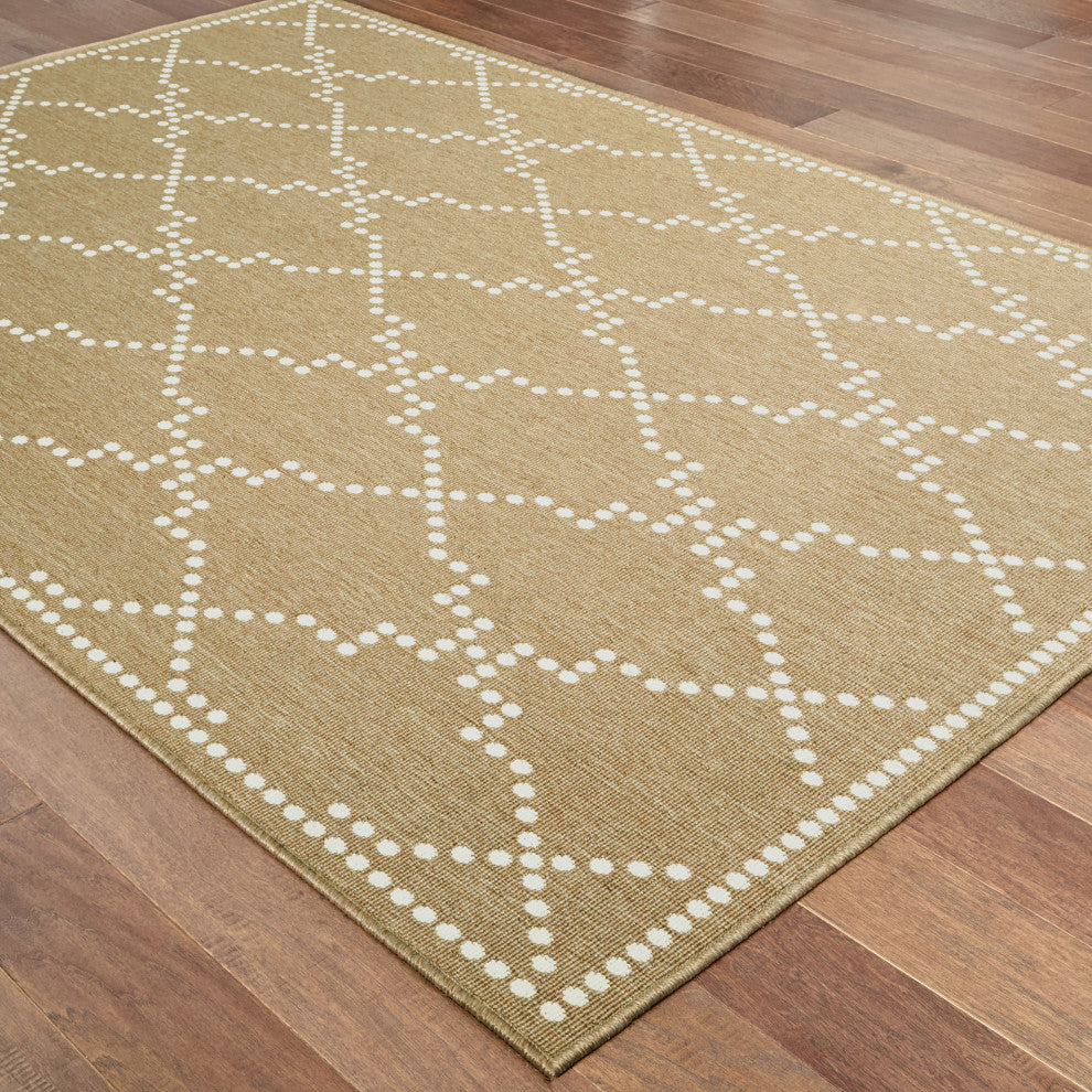Martinique Lattice Tan/ Ivory Indoor/Outdoor Area Rug, 6'7"x9'6"