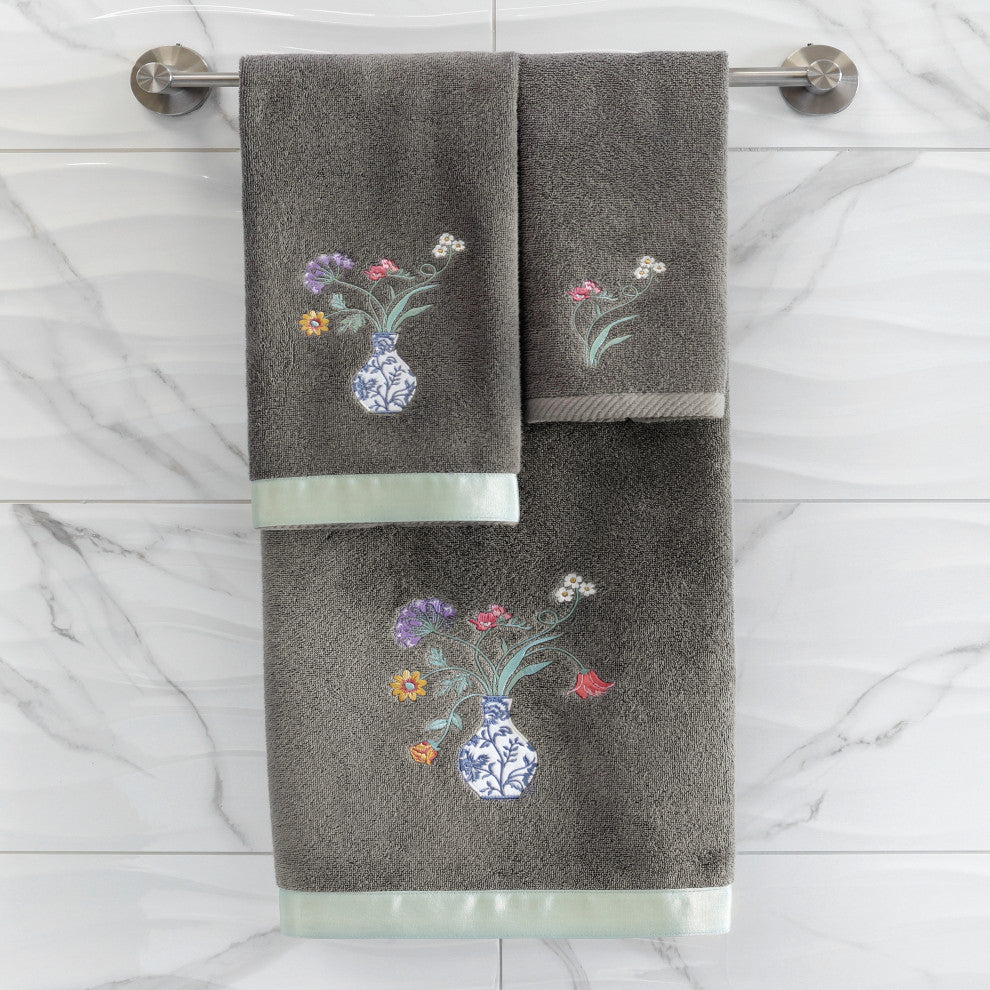 Linum Home Textiles 100% Turkish Cotton STELLA 2PC Embellished Bath Towel Set