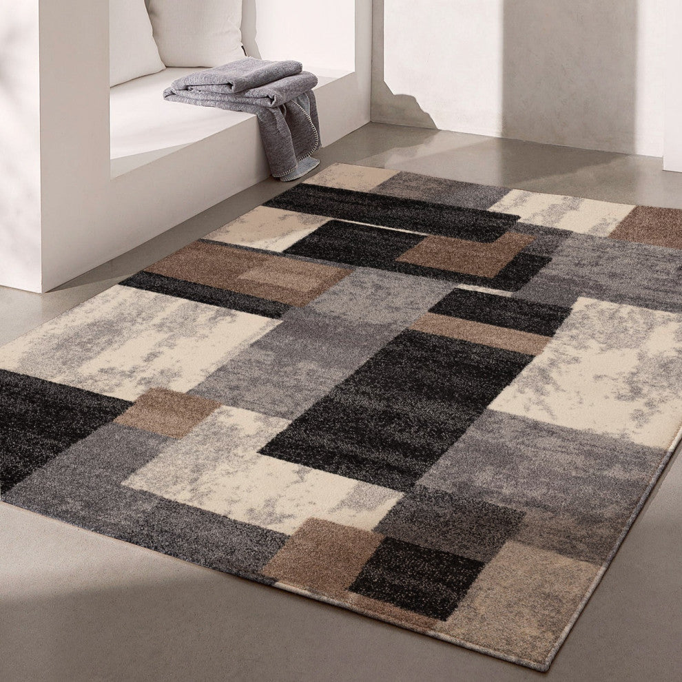 7"x9" Brown Distressed Geometric Area Rug