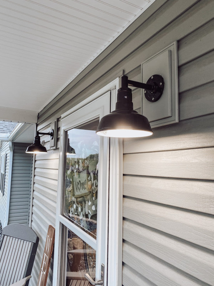 The Hawthorne Short Straight Arm Barn Light, White