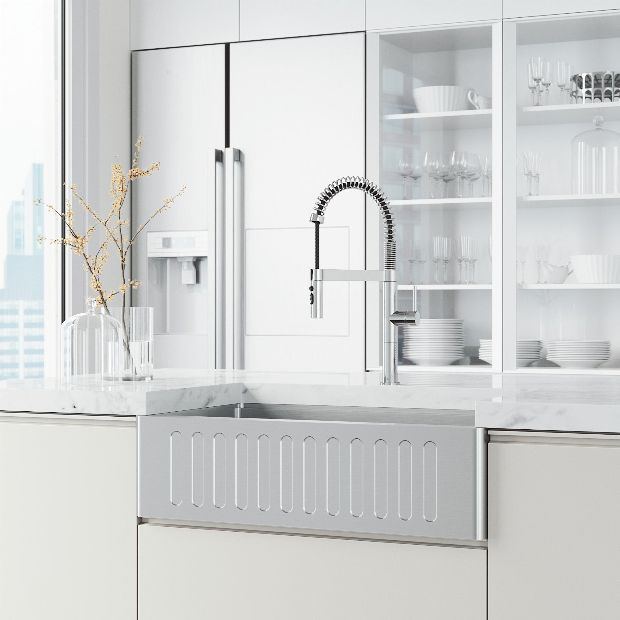 VIGO Edison Pro 20" H Single Handle Pull-Down Sprayer Kitchen Faucet, Chrome