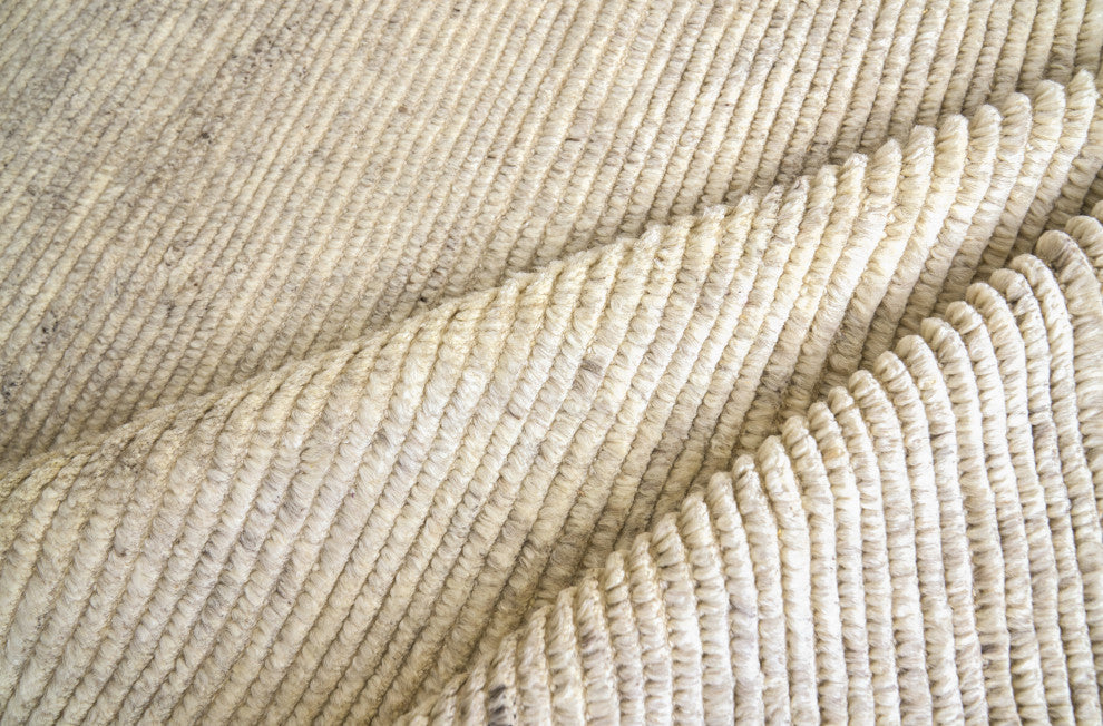 Kaza Hand-Knotted Wool Light Silver/Ivory Area Rug, 9'x12'