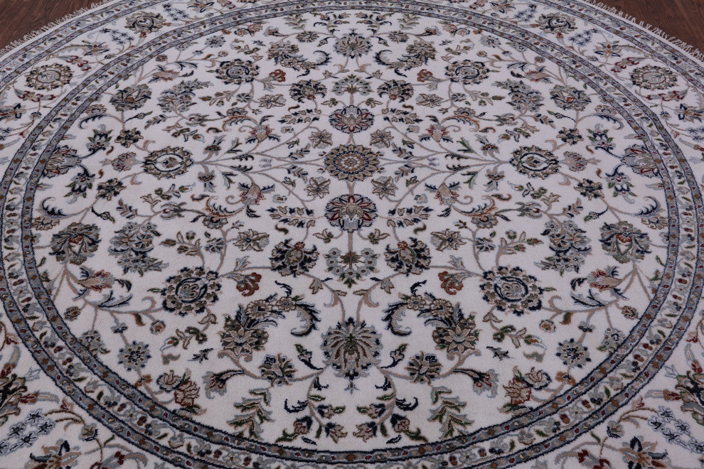 8' Round Persian Nain Hand-Knotted Wool and Silk Rug Q9366