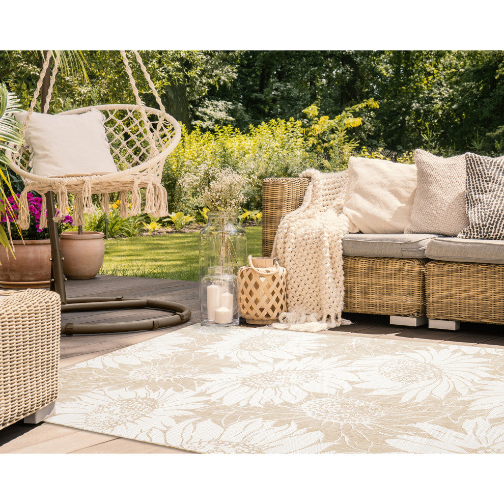 Carmel Sunflower Field Indoor/Outdoor Rug, Sand, 7'10"x9'10"