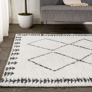 Calvia Moroccan Diamond Shag, White/Black, 4'x6'