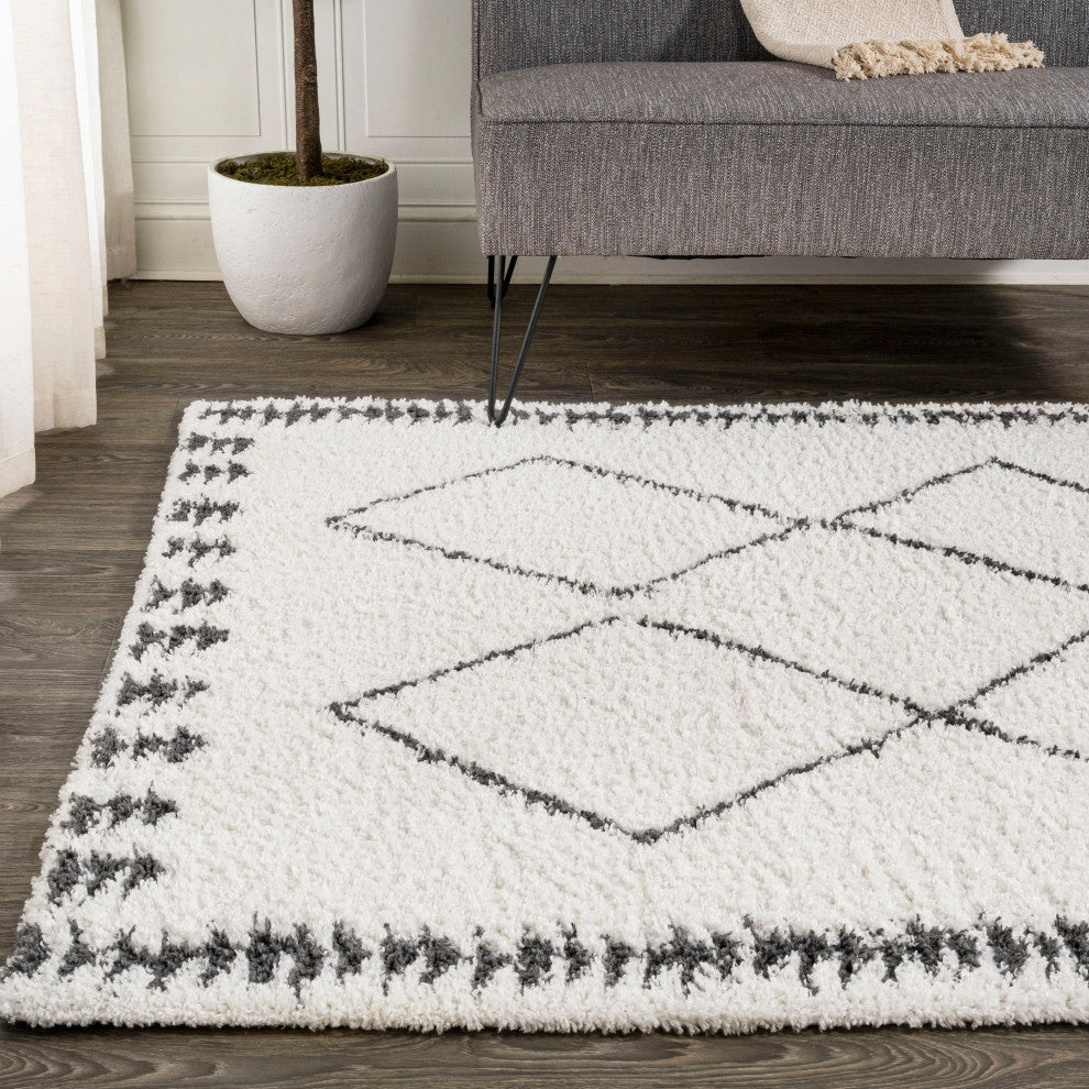 Calvia Moroccan Diamond Shag, White/Black, 4'x6'