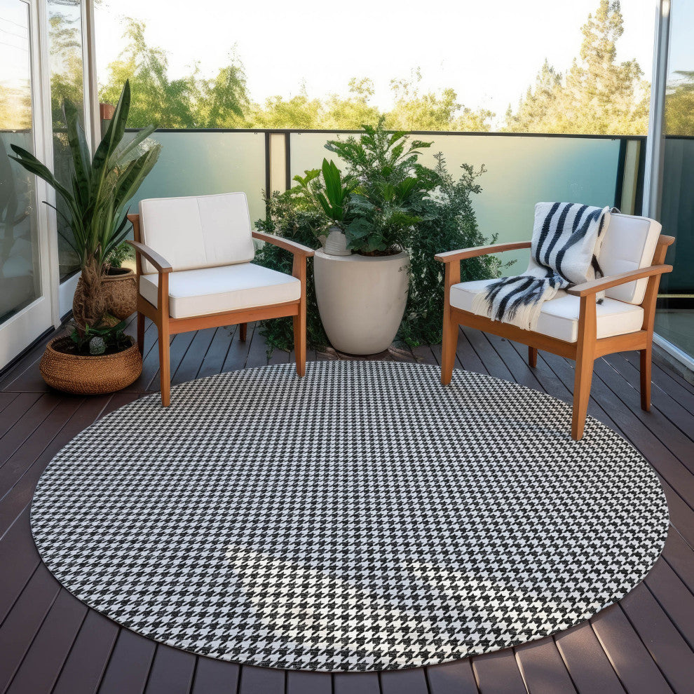 Indoor/Outdoor Hinton HN1 Black Machine Washable 8' x 8' Rug