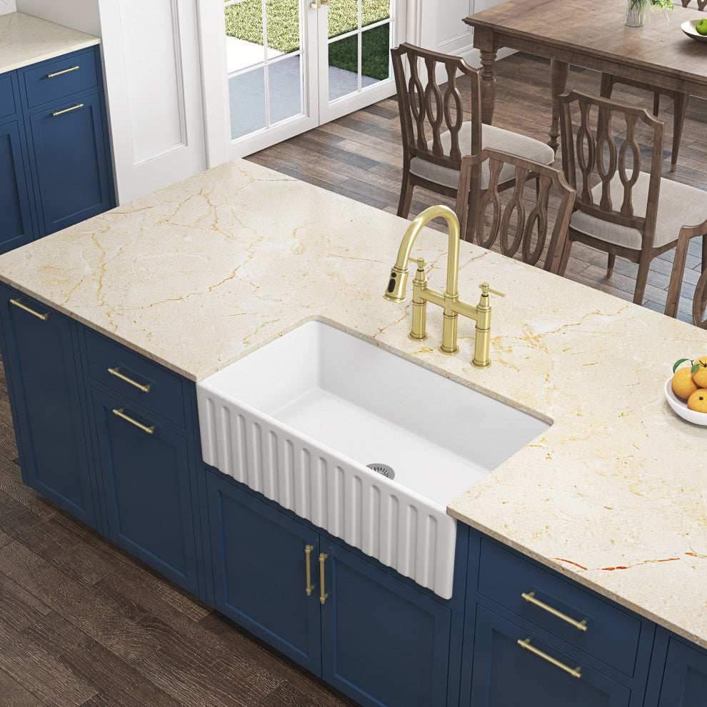 33-inL x 18-inW Farmhouse Apron Front White Ceramic Kitchen Sink