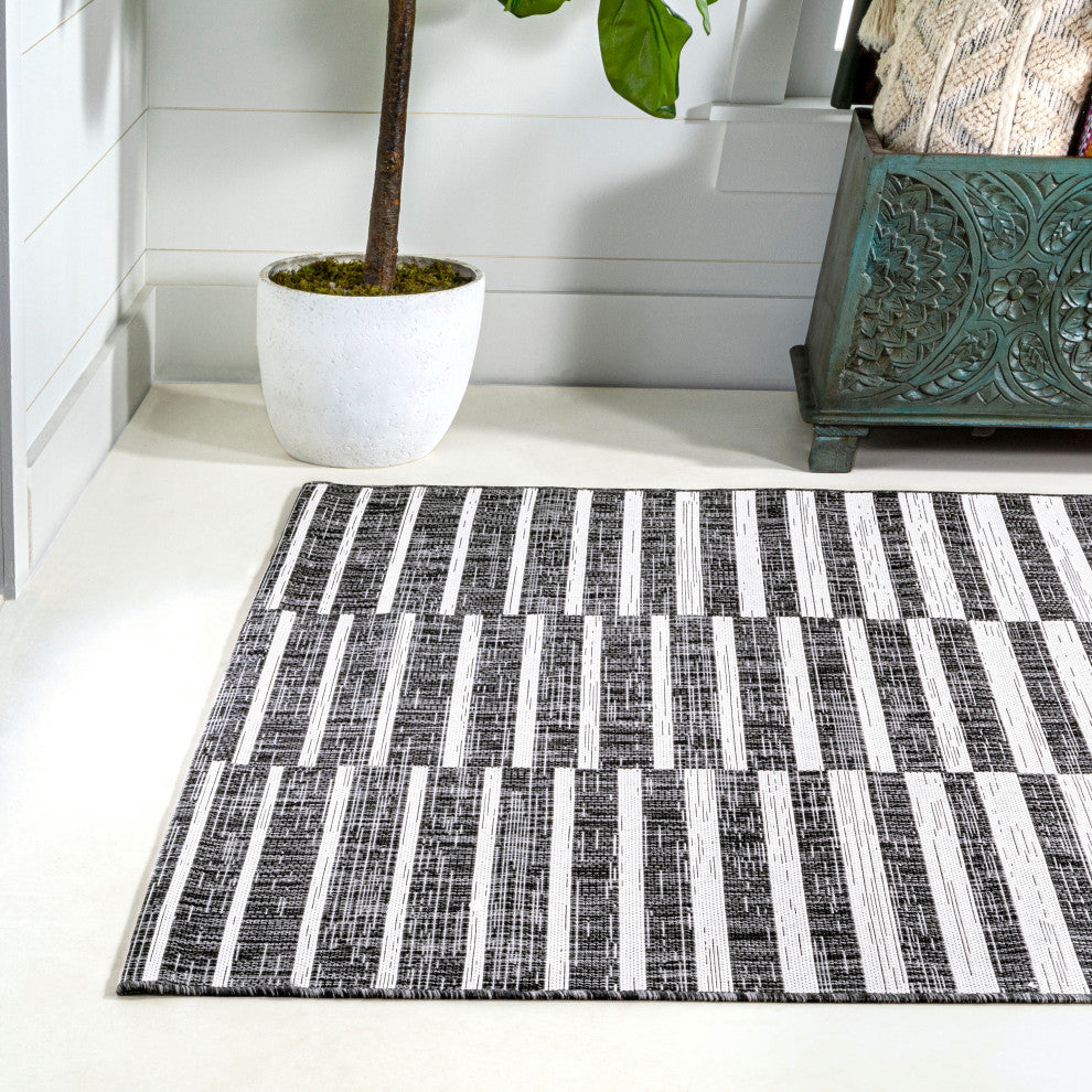 Sukie Modern Offset Stripe Indoor/Outdoor Area Rug, Black and Ivory, 4x6