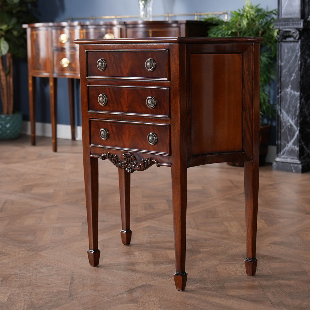 Mahogany Hepplewhite Commode