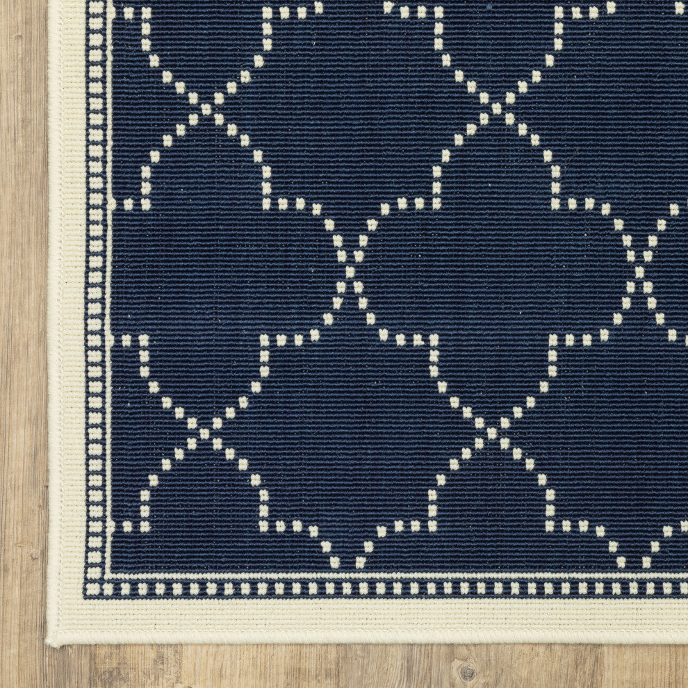 Martinique Simple Lattice Navy/ Ivory Indoor/Outdoor Area Rug, 7'10"x10'10"