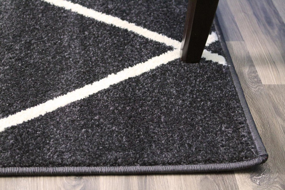 Westwood Diamond Rug - Dark Grey - 5' X 8'