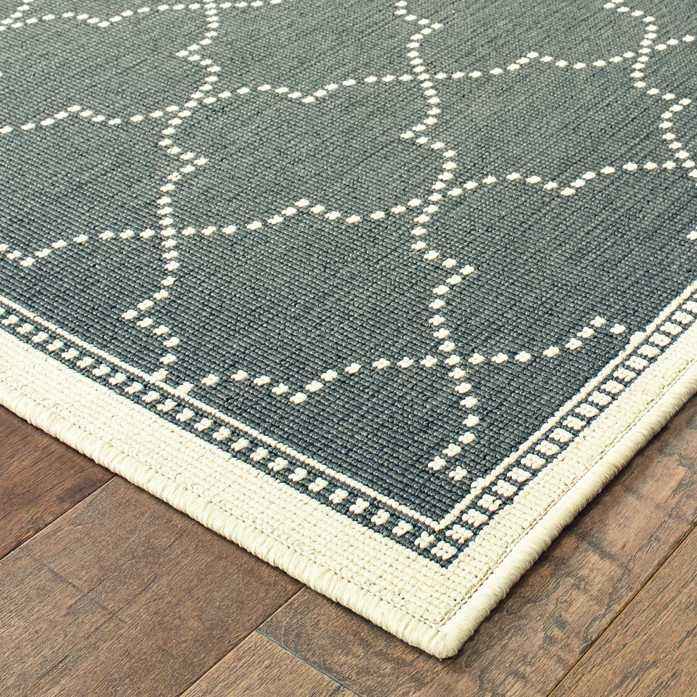 Martinique Simple Lattice Grey/ Ivory Indoor/Outdoor Area Rug, 6'7"x9'6"