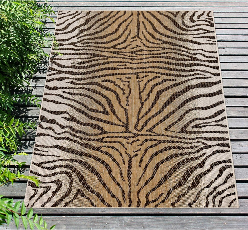 Carmel Zebra Indoor/Outdoor Rug Sand, 4'10"x7'6"