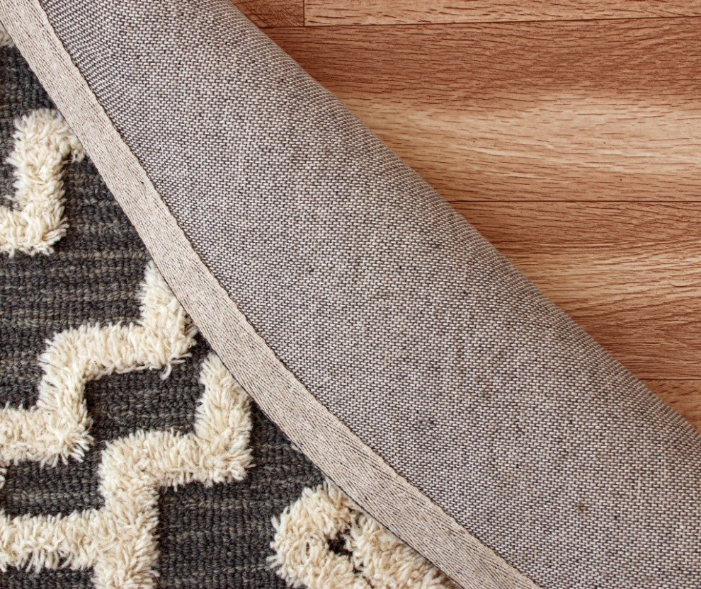 6" Round Gray and Cream Geometric Area Rug