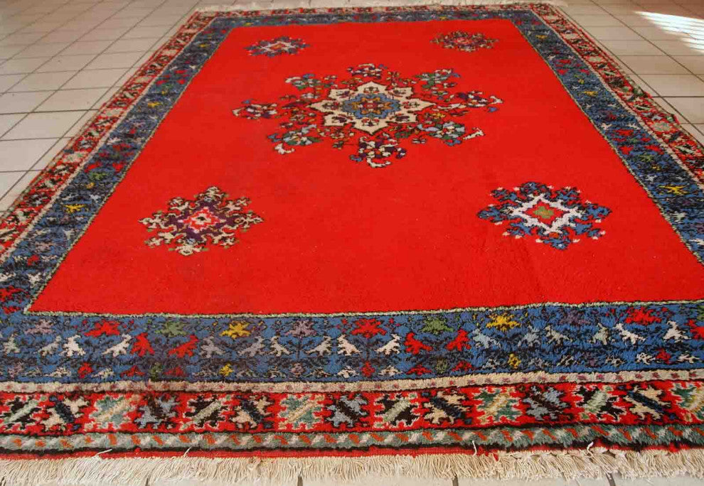 Handmade vintage Moroccan Berber rug 5.6' x 7.9' (170cm x 240cm) 1970s
