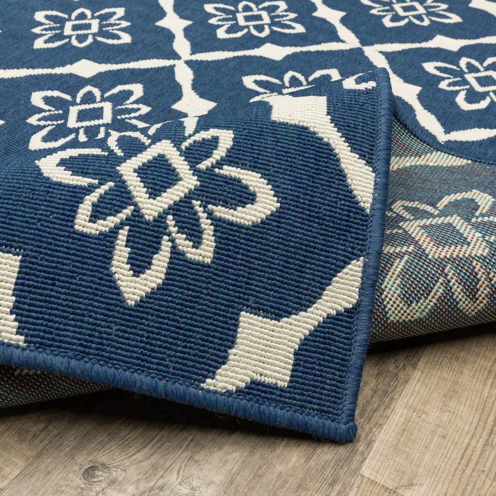 Madelina Lattice Navy and Ivory Indoor or Outdoor Area Rug, 5'3"x7'6"
