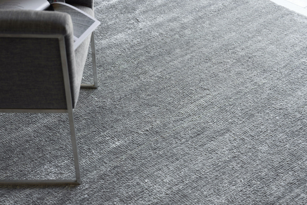 Plush Hand-Knotted Bamboo Silk/New Zealand Wool Dark Silver Area Rug, 2'x3'