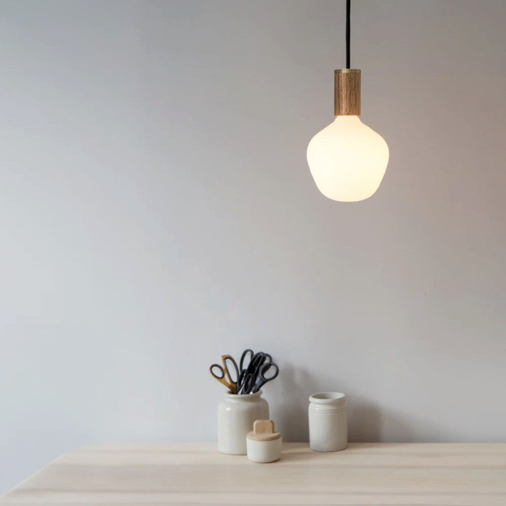 Enno with Oak Pendant US