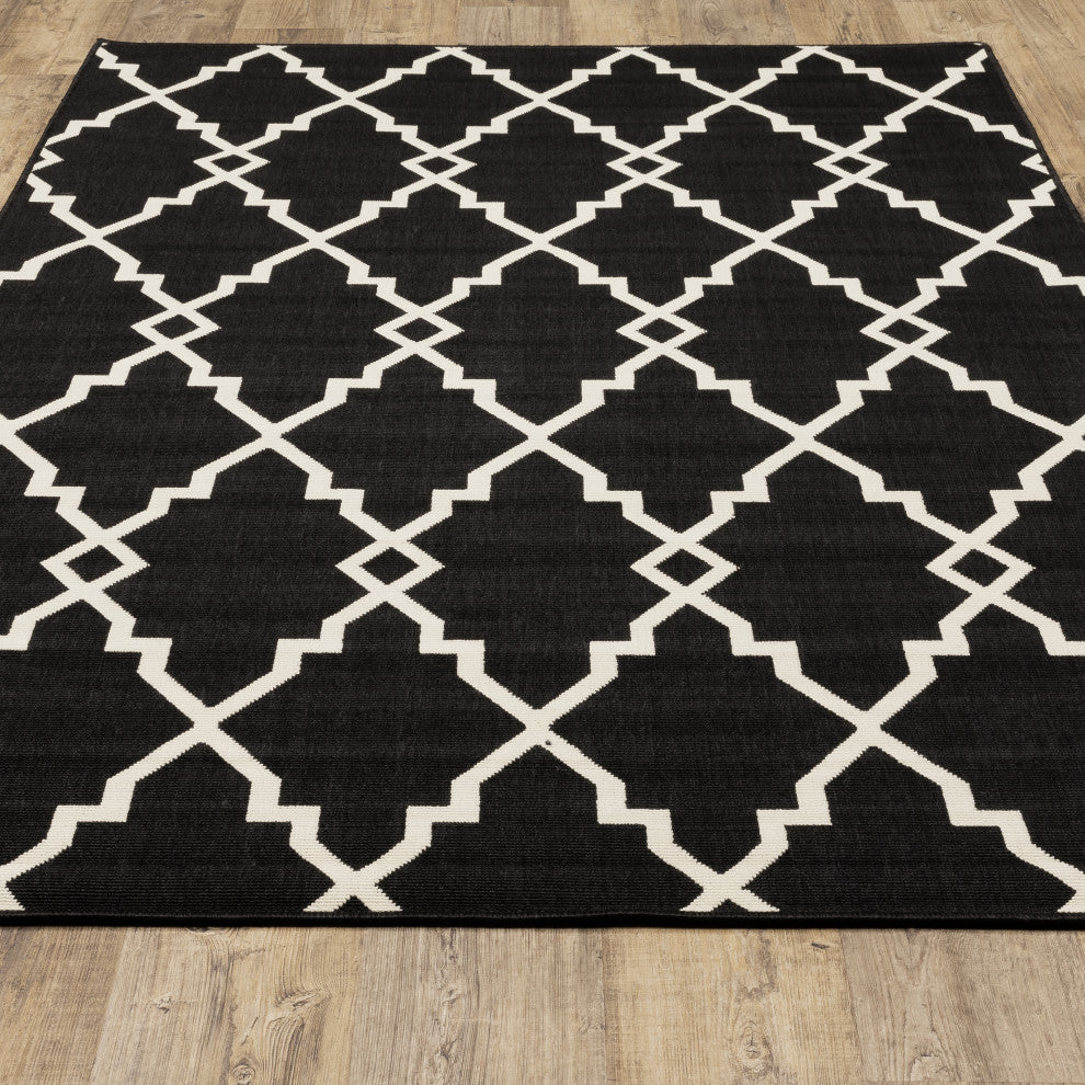 Martinique Lattice Black/ Ivory Indoor/Outdoor Area Rug, 8'6"x13'