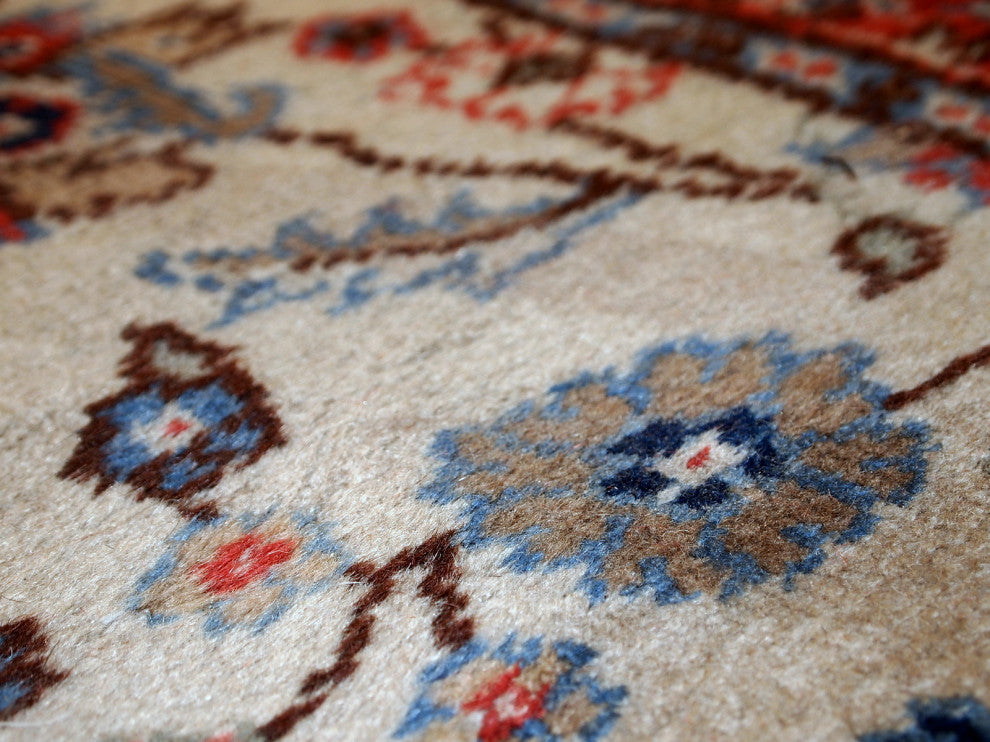 Handmade vintage Pakistani Lahore rug 2.5' x 4.6' ( 77cm x 141cm ) 1950s
