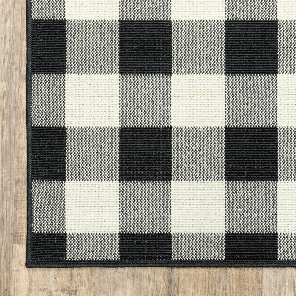 Martinique Gingham Check Black/ Ivory Indoor/Outdoor Area Rug, 7'10"x10'10"