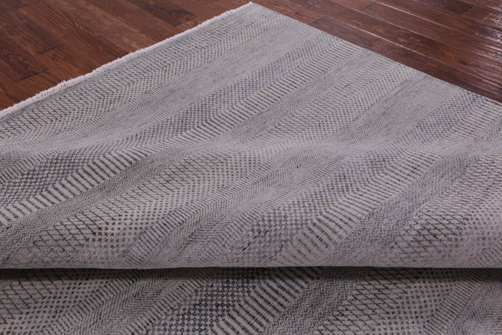 8' 2" X 9' 10" Wool and Silk Hand-Knotted Savannah Gabbeh Rug Q6620