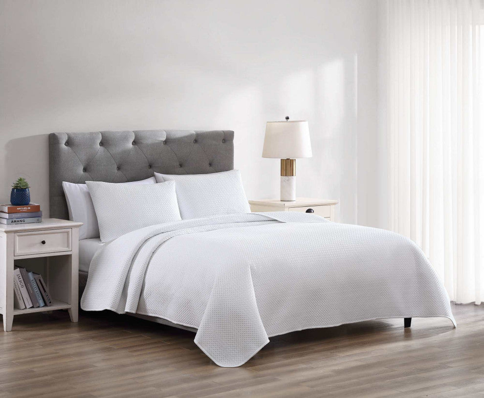 The Nesting Company Aspen 3 Piece Quilt and Pillow Sham Set - Queen - White