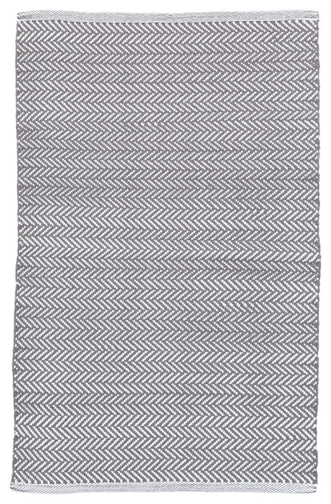 Dash & Albert Herringbone Shale/White Handwoven Indoor/Outdoor Rug, 2' x 3'