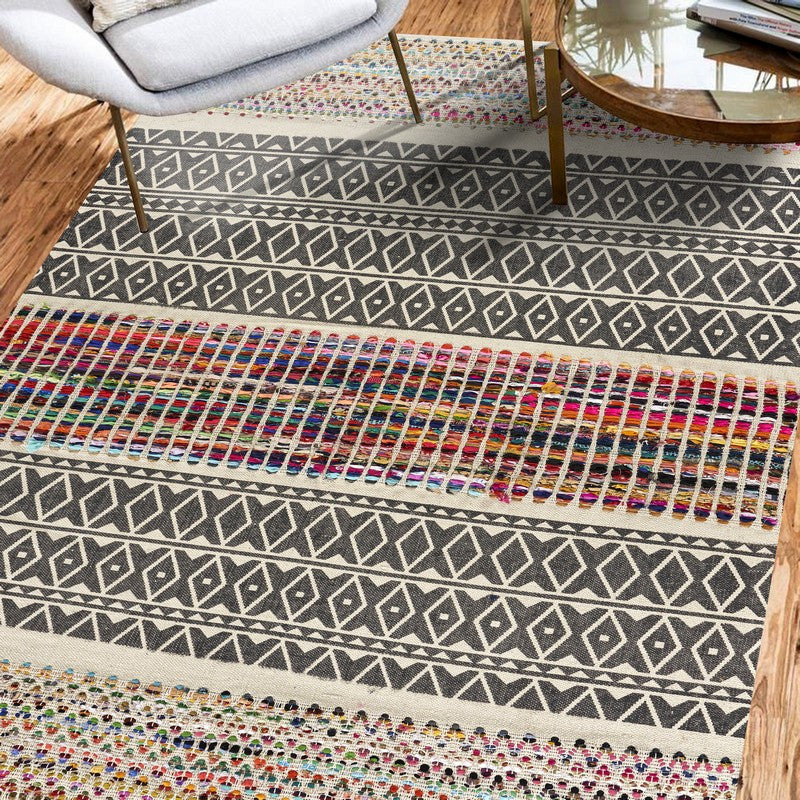 5' x 7' Colorful Traditional Chindi Area Rug