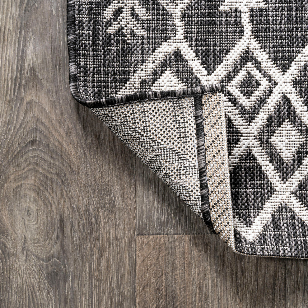 Tokay Bohemian Geometric Indoor/Outdoor Area Rug, Black/Ivory, 5''x8''