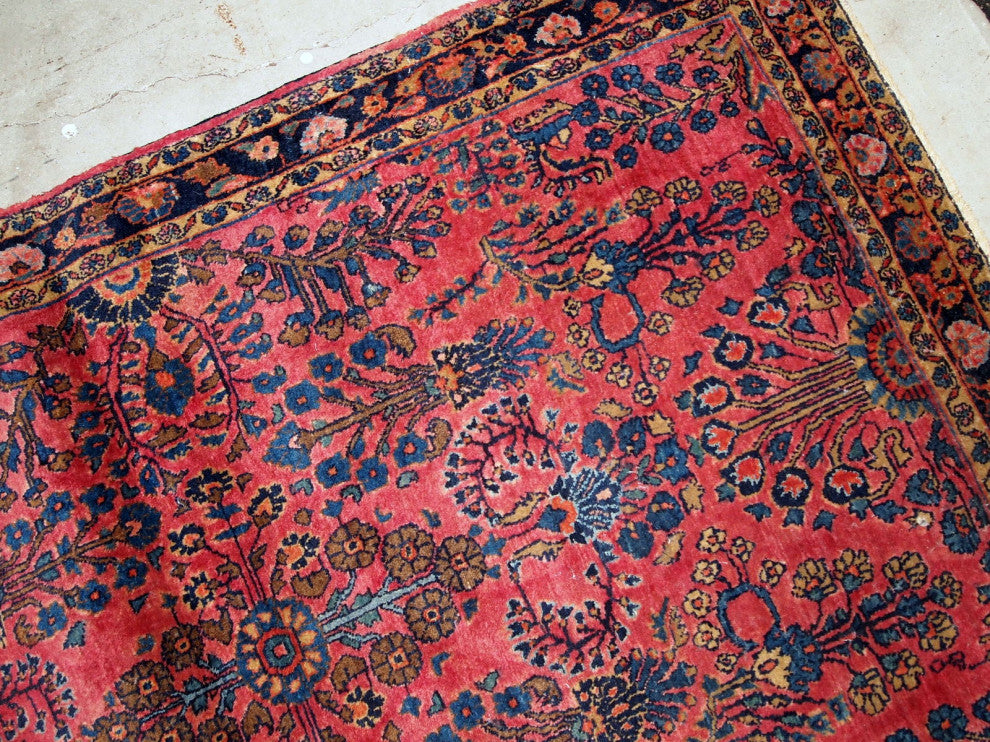 Handmade antique Persian Sarouk rug 3.7' x 5.4' (112cm x 164cm) 1920s