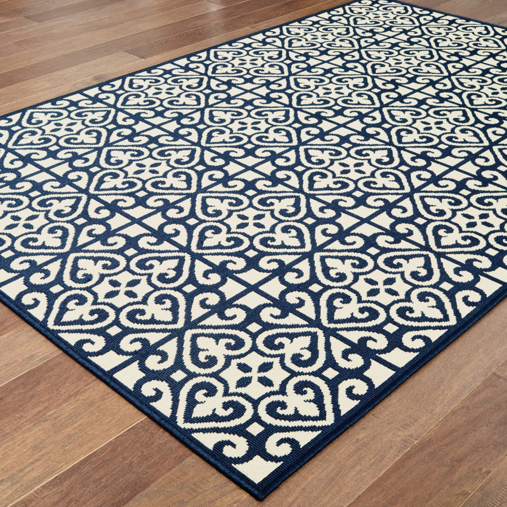Oriental Weavers Marina Ivory/ Navy Geometric Indoor/Outdoor Rug 5'3"X7'6"