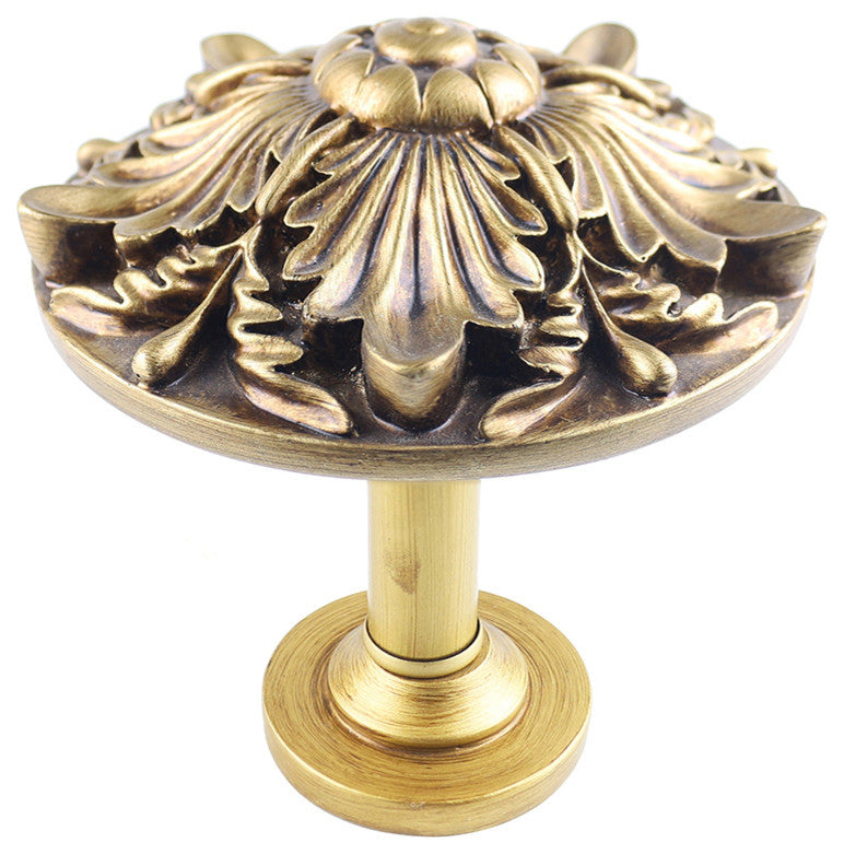 Large Brittany Drapery Holdback Medallion, Renaissance Gold